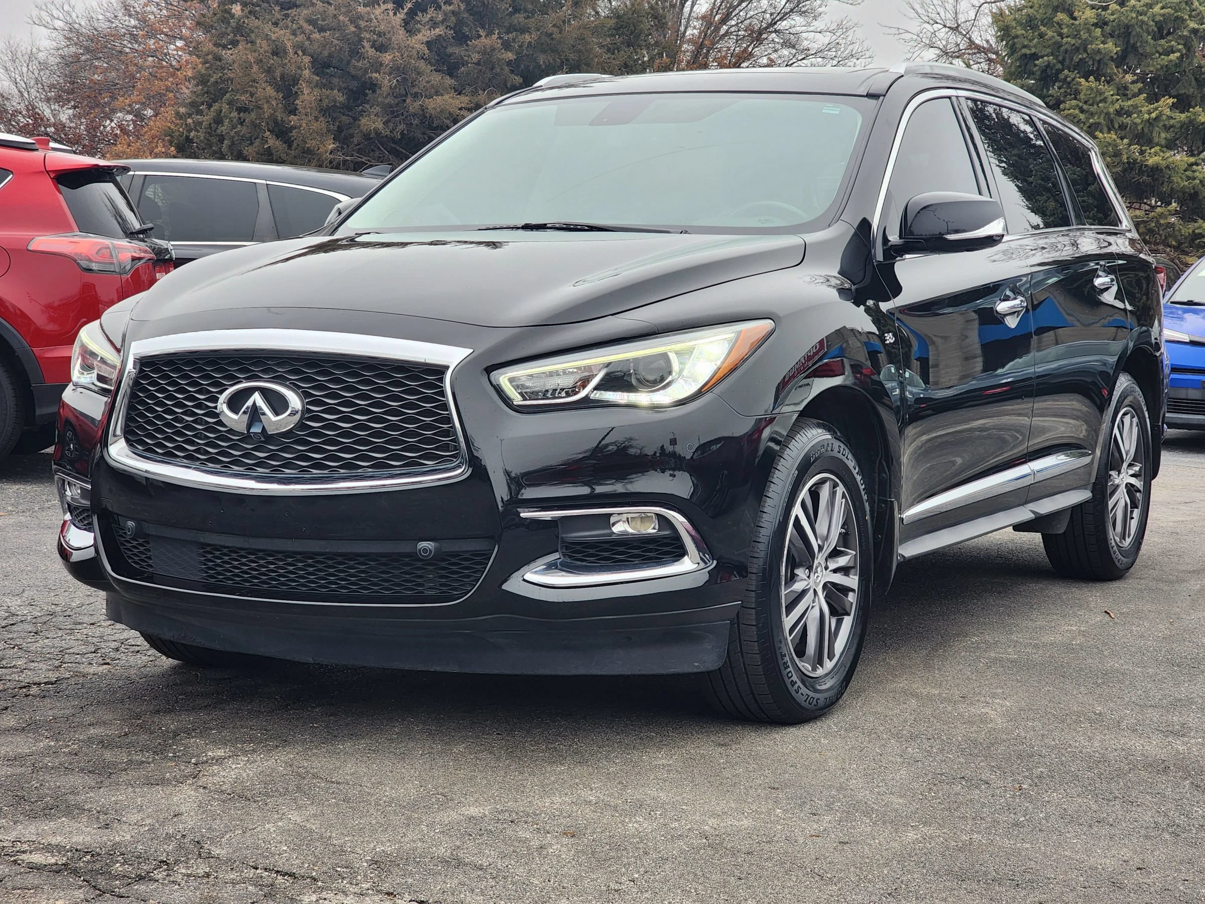 Used 2017 INFINITI QX60 Luxe w/ Premium Plus Package AWD/4WD image 3