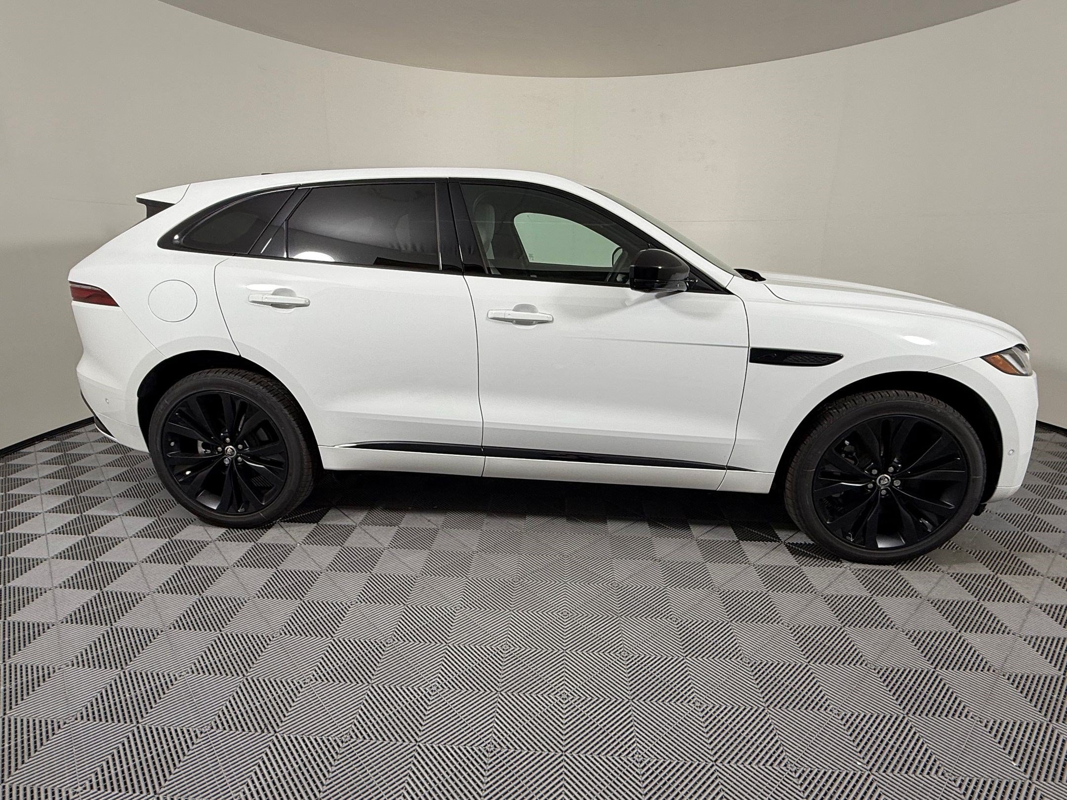 New 2026 Jaguar F-PACE R-Dynamic S AWD/4WD image 7