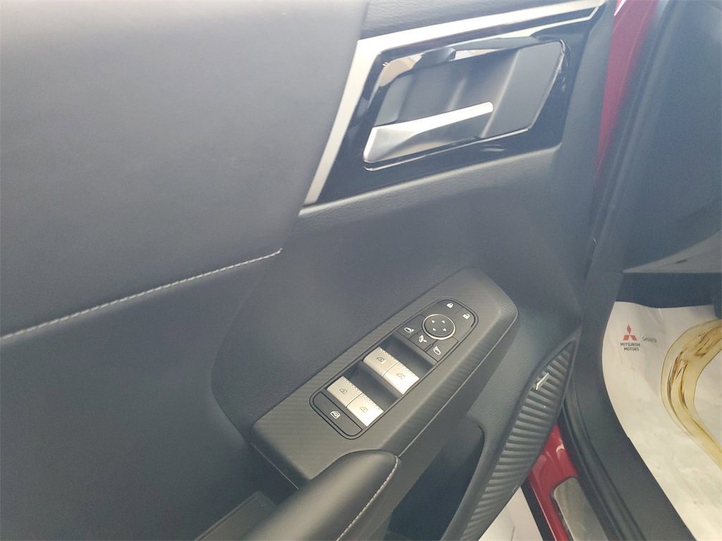 New 2025 Mitsubishi Outlander SE image 19