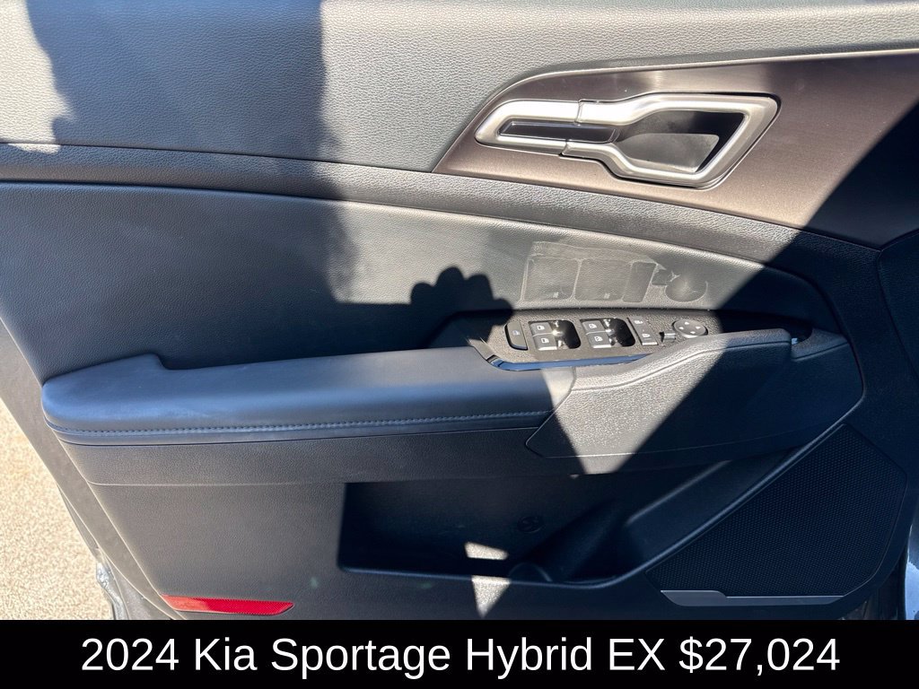 Used 2024 Kia Sportage EX AWD/4WD image 11
