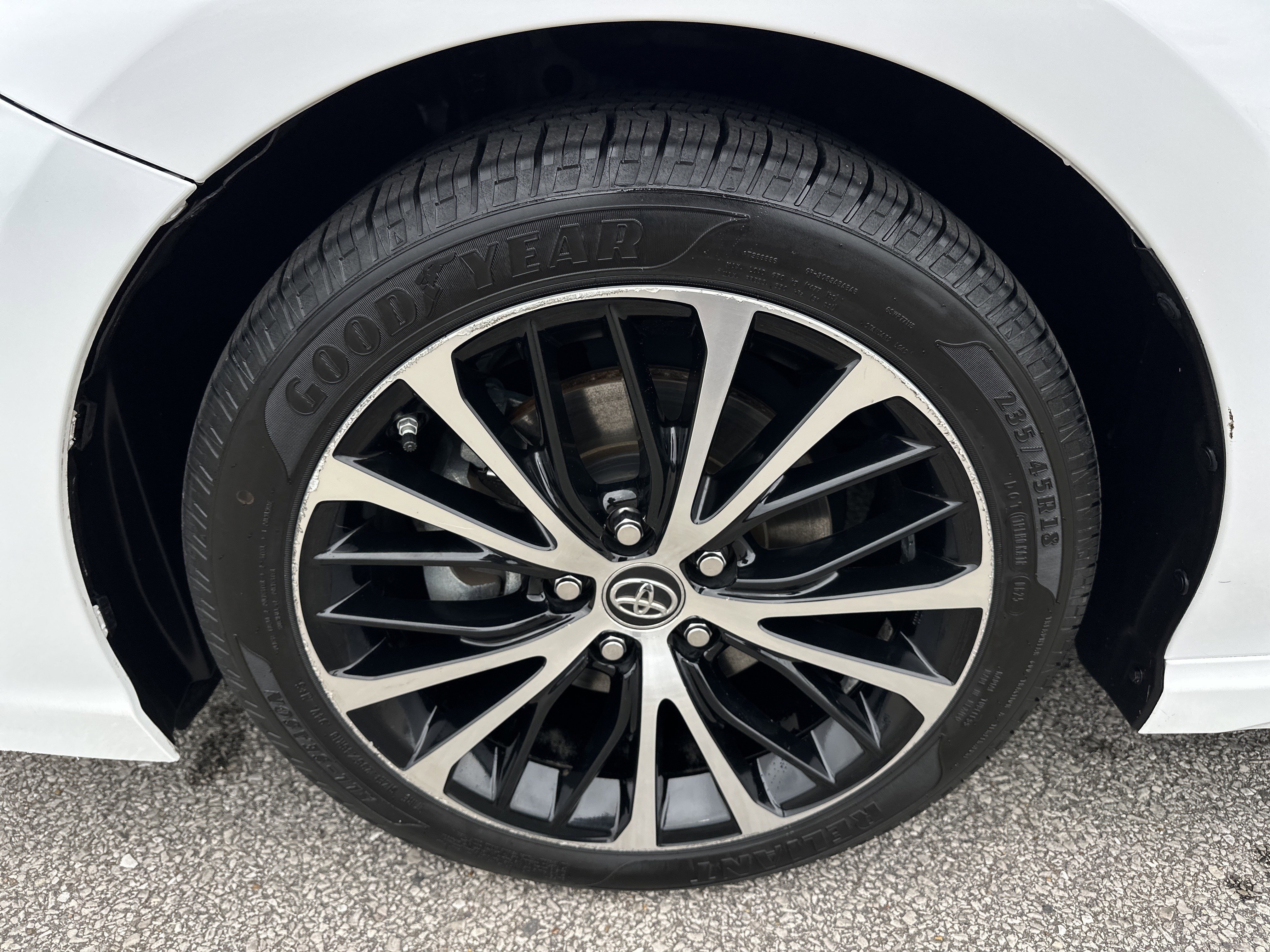 Used 2018 Toyota Camry SE image 12