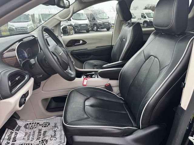 Certified 2023 Chrysler Pacifica Limited image 23
