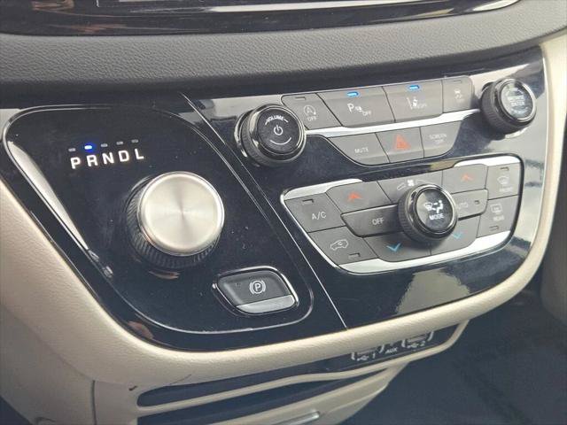 Certified 2024 Chrysler Pacifica Touring-L FWD image 24