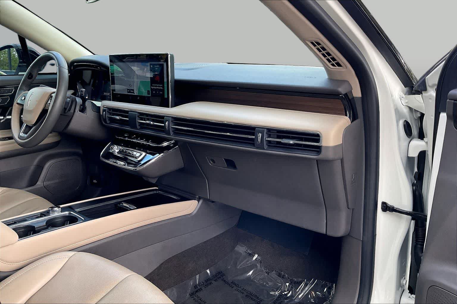 Used 2023 Lincoln Corsair Reserve FWD image 16