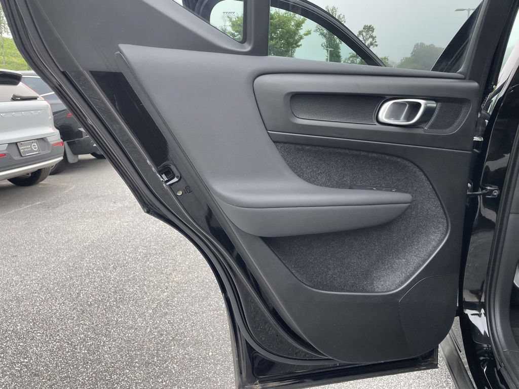 Used 2023 Volvo XC40 B5 Plus w/ Protection Package Premier AWD/4WD image 2