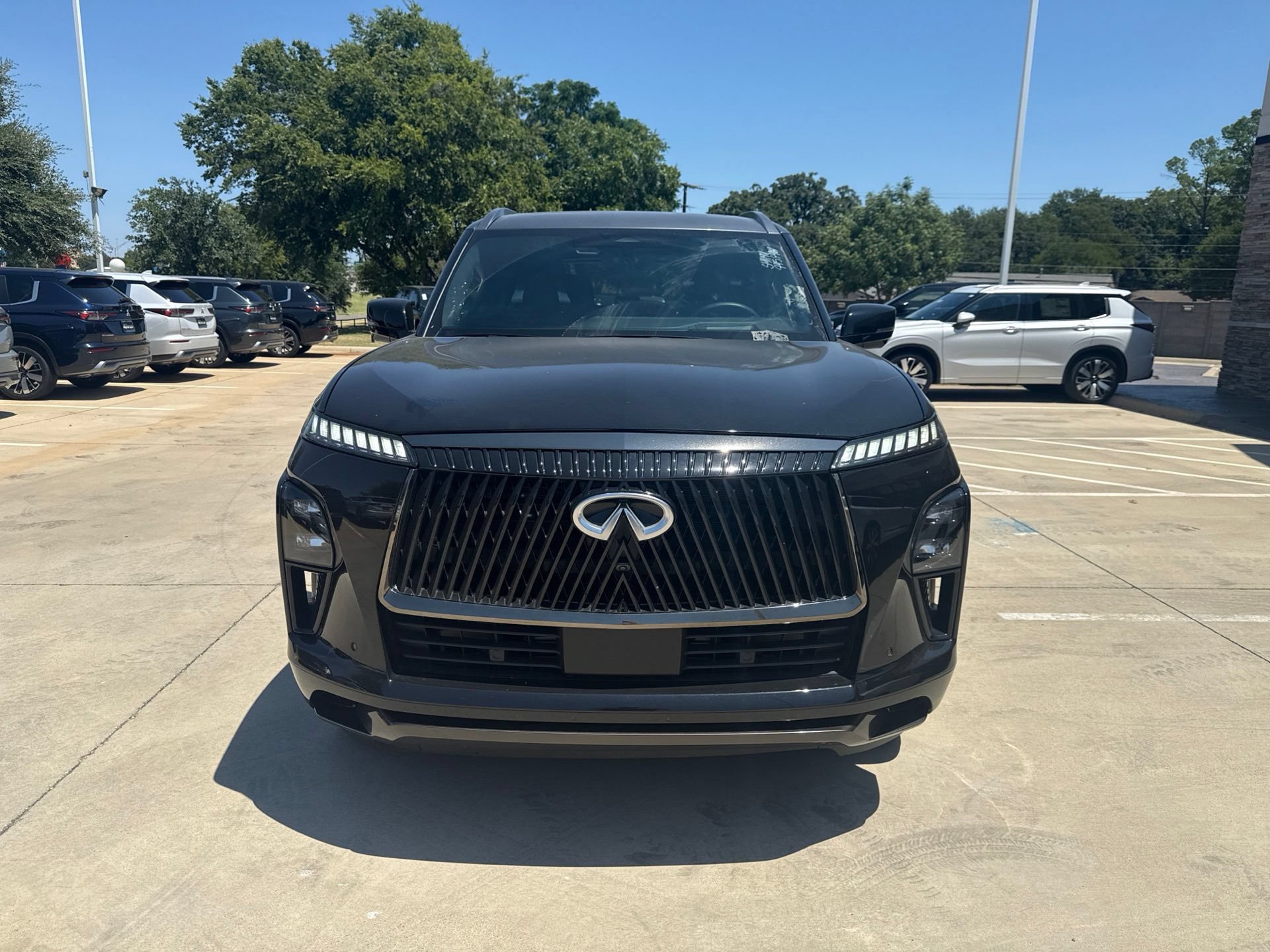 Used 2025 INFINITI QX80 Autograph AWD/4WD image 2