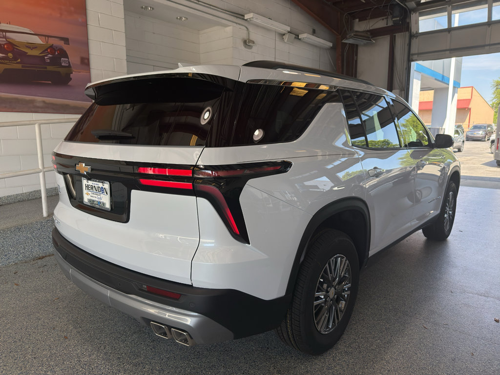 New 2026 Chevrolet Traverse LT w/ LPO, Floor Liner Package FWD image 10
