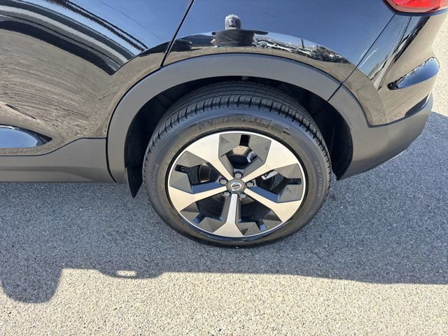Certified 2025 Volvo XC40 B5 Core w/ Protection Package Premier AWD/4WD image 9