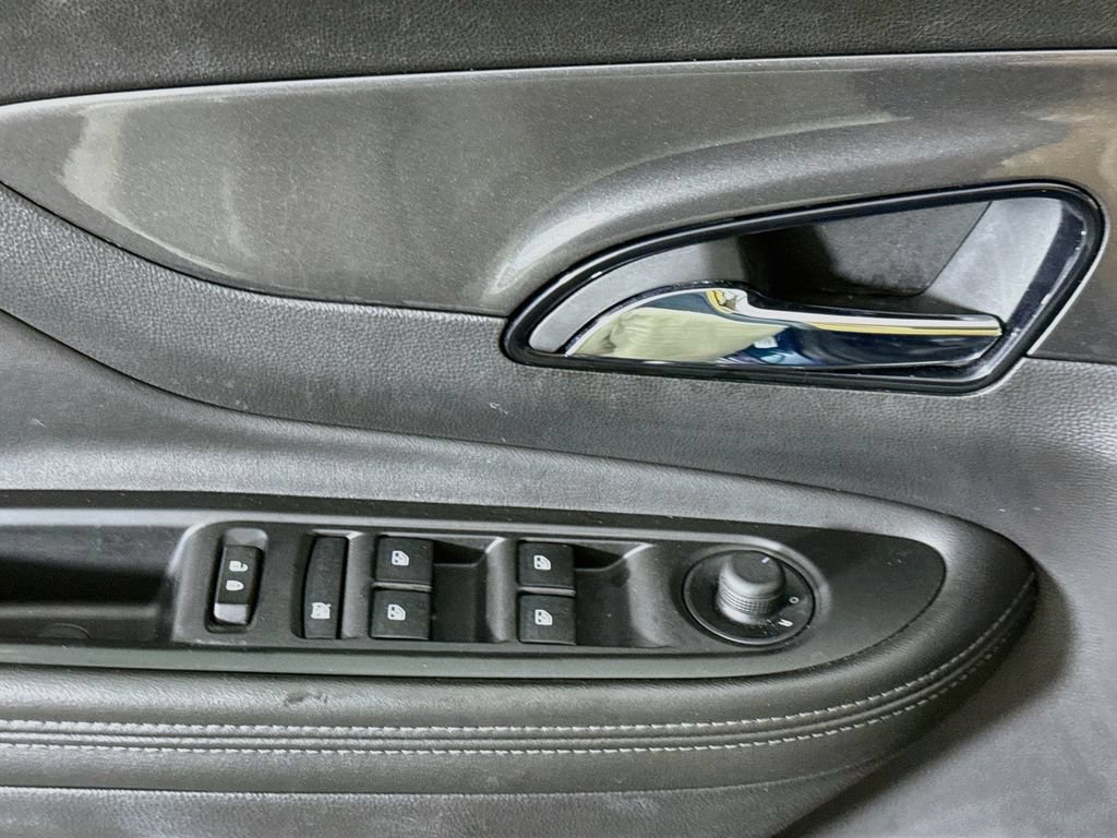 Used 2019 Buick Encore Sport Touring w/ Safety Package AWD/4WD image 23