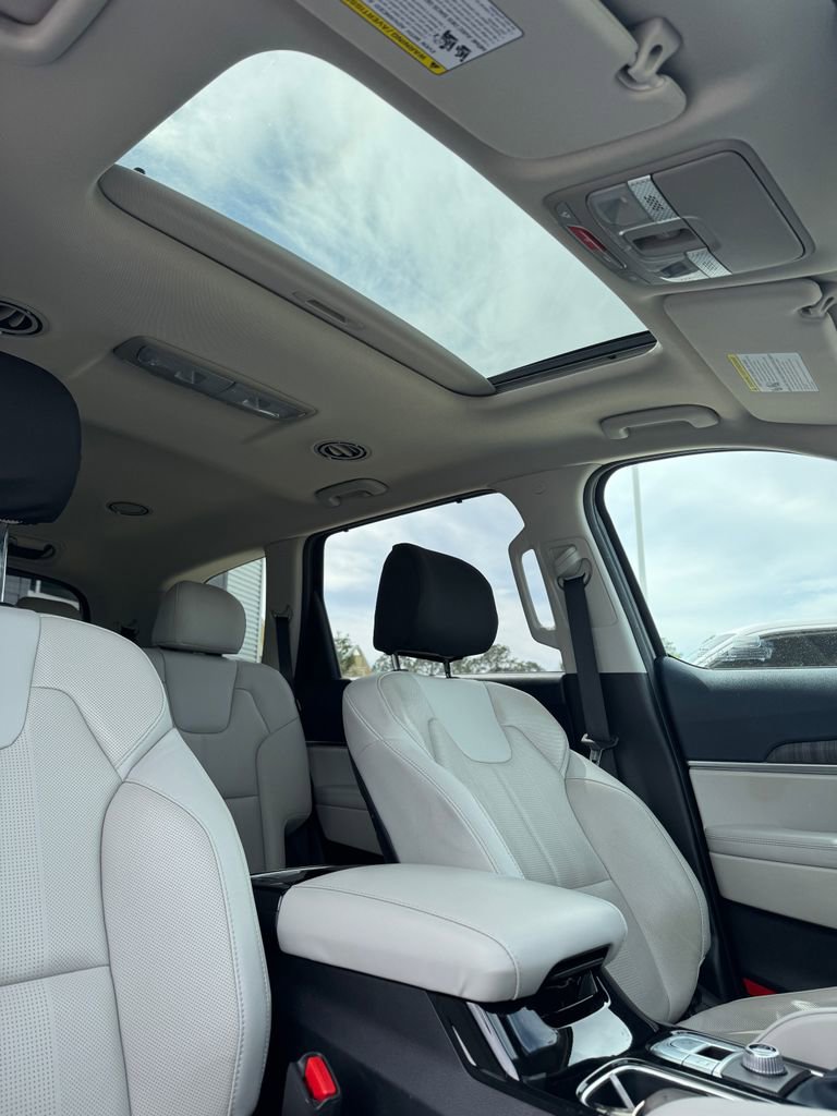 Used 2024 Kia Telluride EX w/ EX Captain's Chair Package image 15