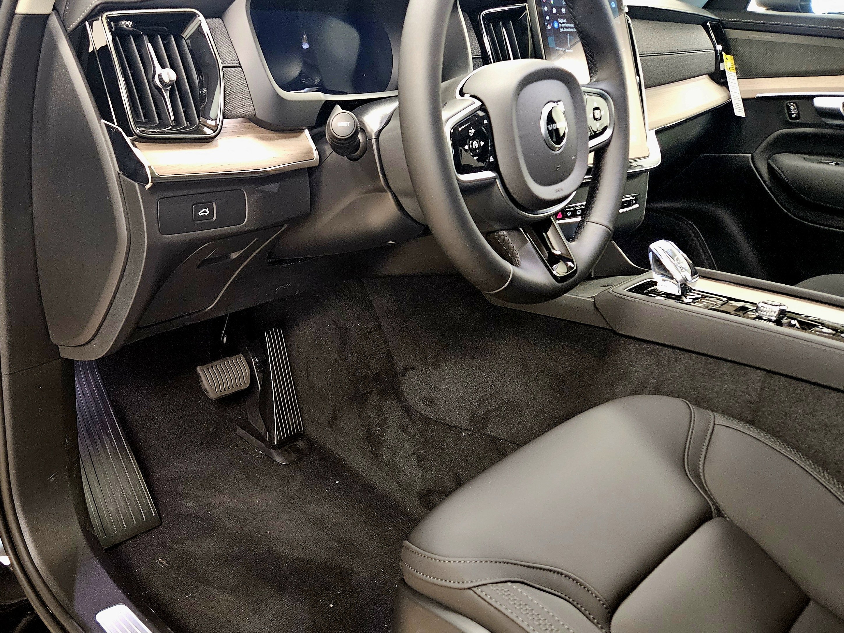 New 2026 Volvo XC90 B6 Plus w/ Protection Package Premier image 45