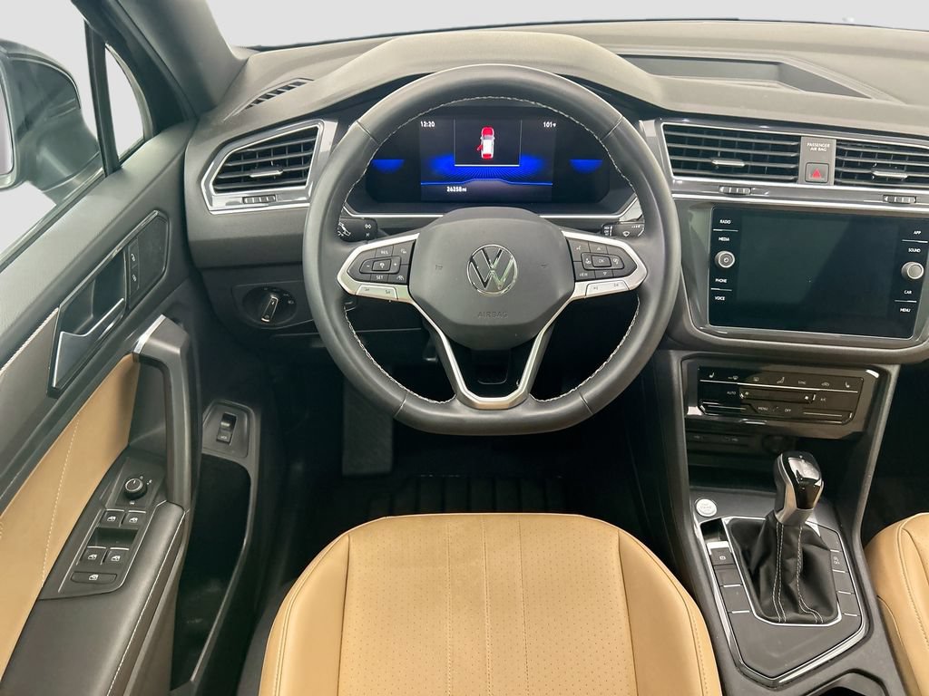 Used 2023 Volkswagen Tiguan SE w/ Panoramic Sunroof Package FWD image 10