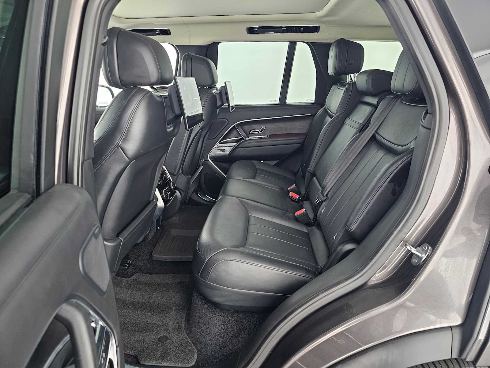 Used 2023 Land Rover Range Rover First Edition AWD/4WD image 17