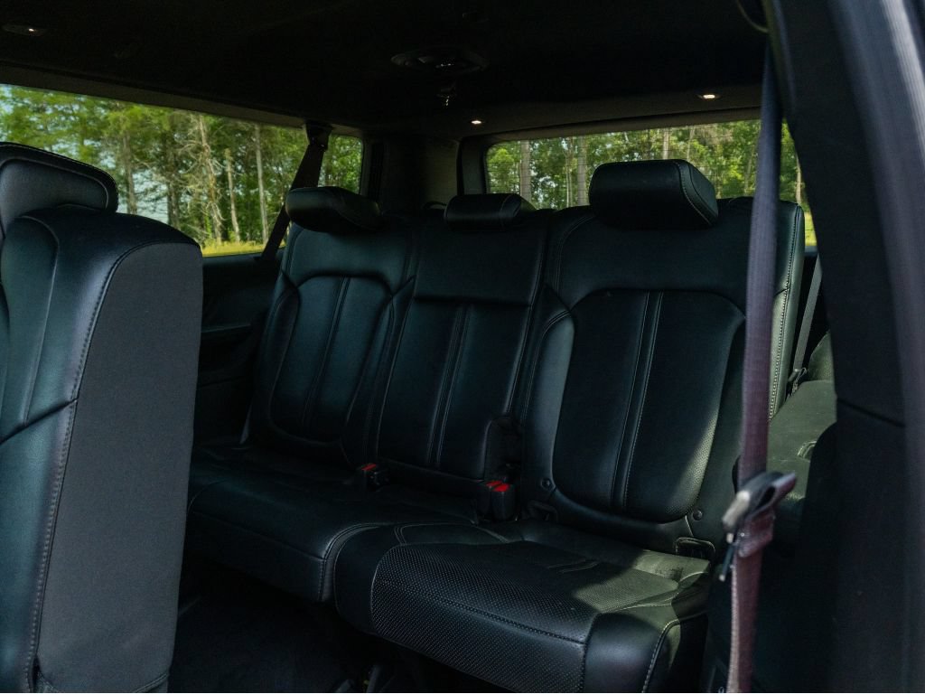 Used 2023 Jeep Wagoneer L Series II AWD/4WD image 15