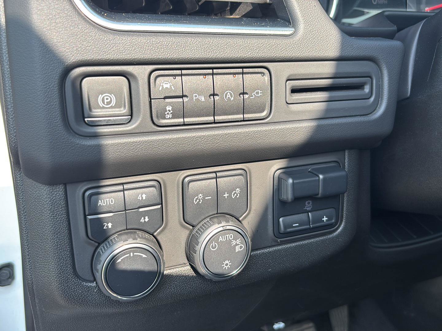 Used 2021 Chevrolet Tahoe LT w/ LT Signature Package AWD/4WD image 19