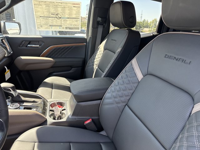 New 2026 GMC Canyon Denali w/ LPO, Denali Black Edition AWD/4WD image 3