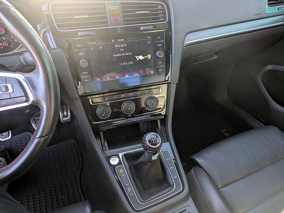 Used 2020 Volkswagen GTI SE image 22