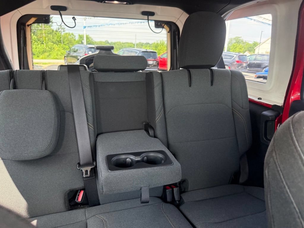 Used 2025 Jeep Wrangler Unlimited Sahara AWD/4WD image 58