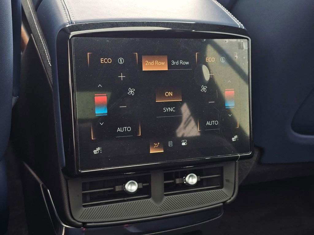 Used 2026 Cadillac Vistiq Premium Luxury AWD/4WD image 19