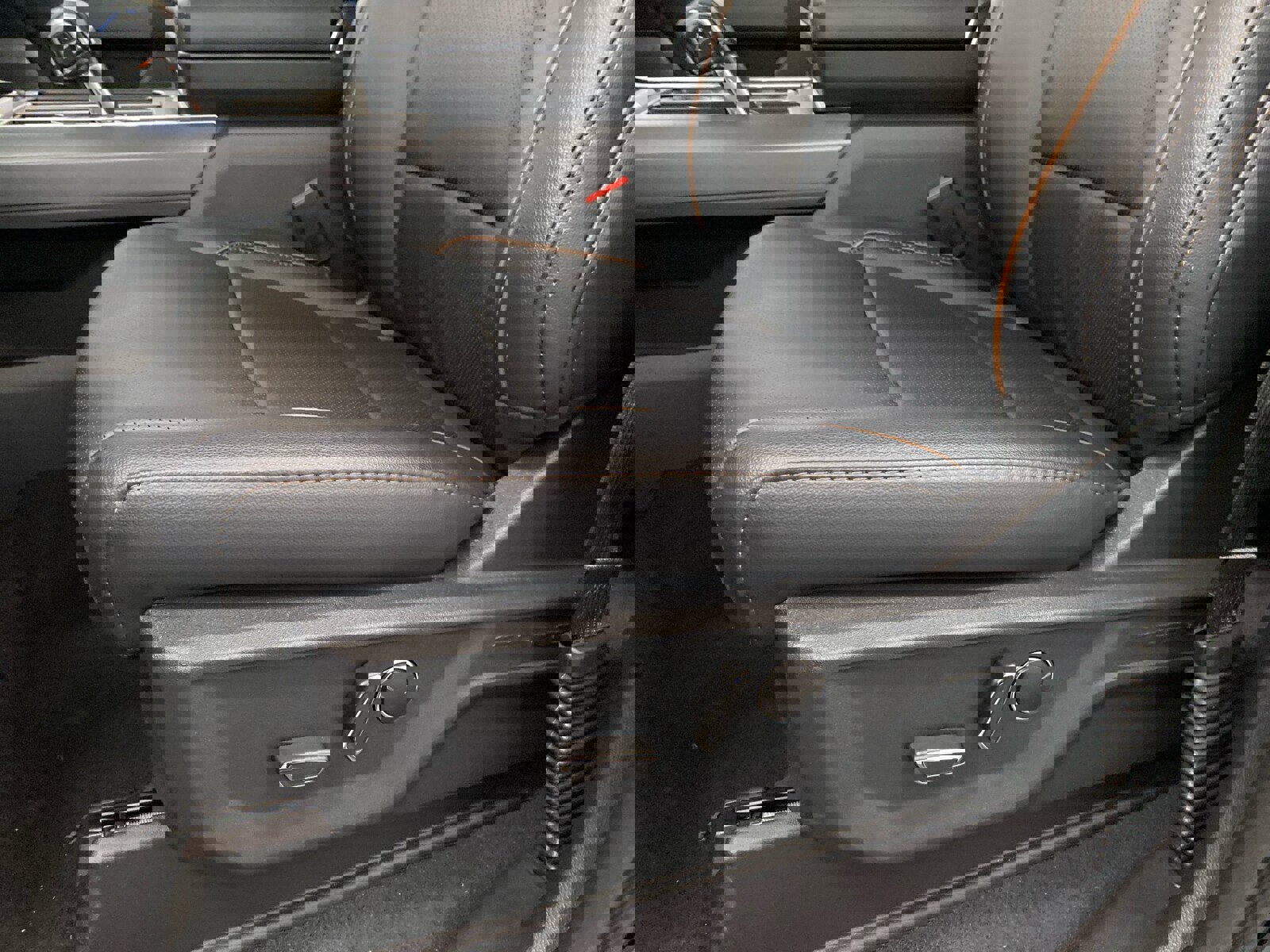 New 2025 Ford F150 Lariat w/ Equipment Group 502A High image 17