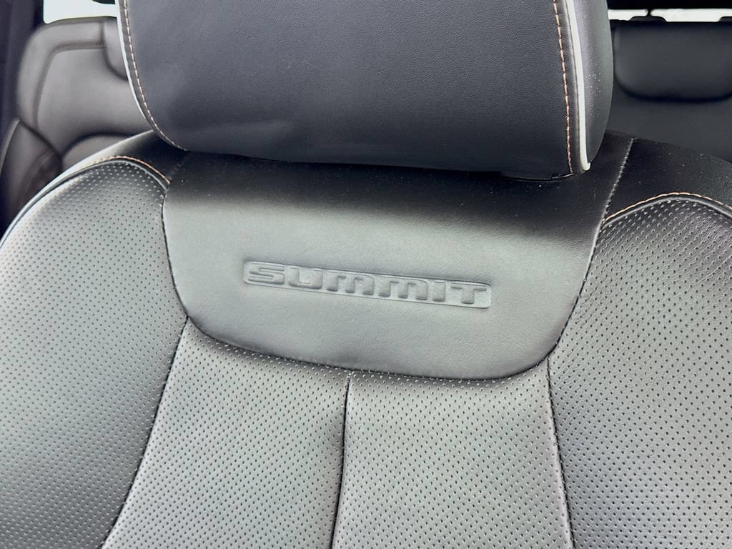 Used 2023 Jeep Grand Cherokee Summit AWD/4WD image 20