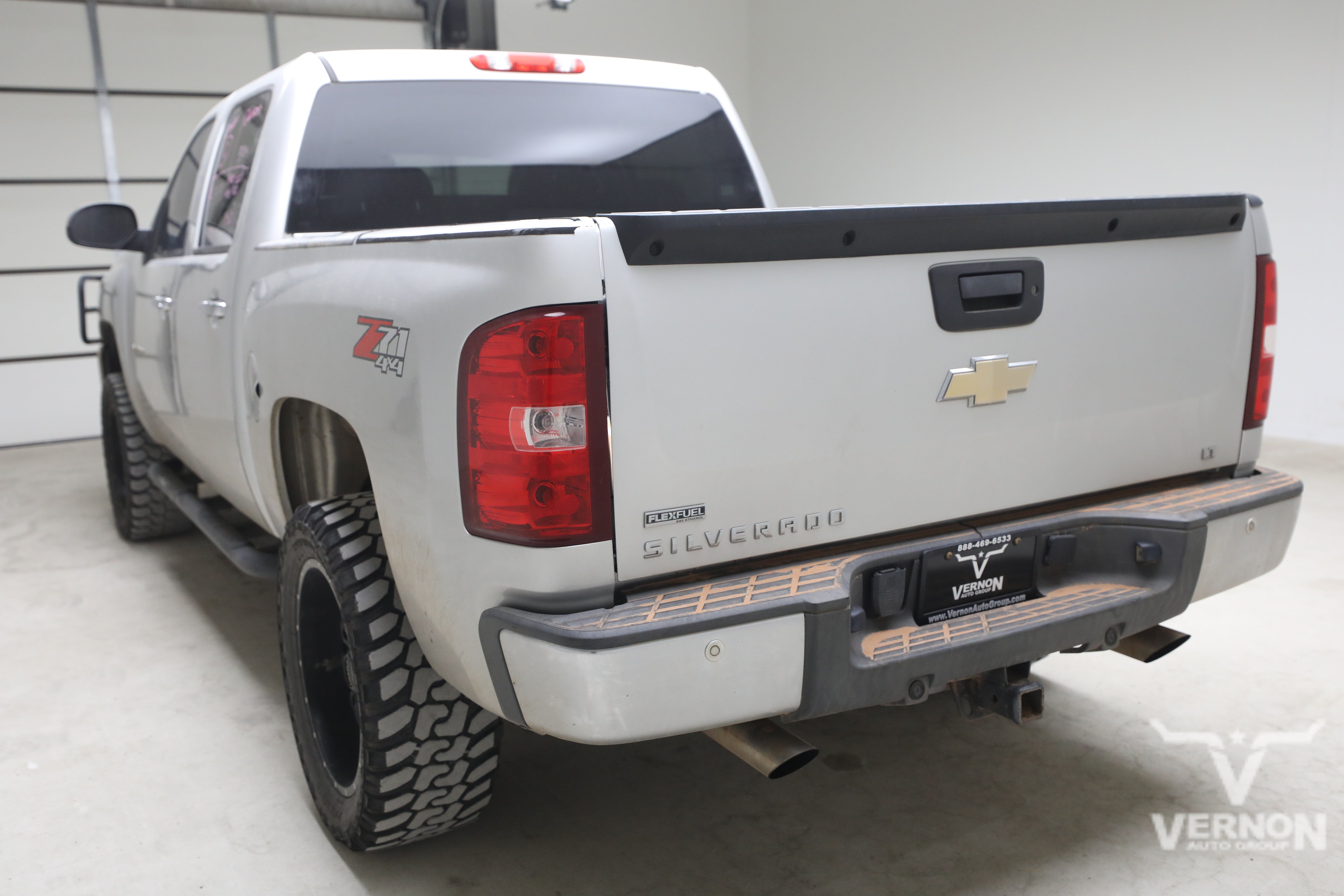 Used 2011 Chevrolet Silverado 1500 LT w/ Regional Value Package AWD/4WD image 2