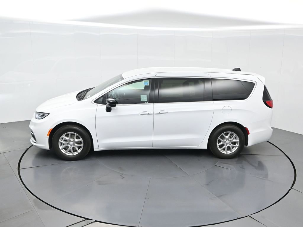 New 2026 Chrysler Pacifica Select image 52