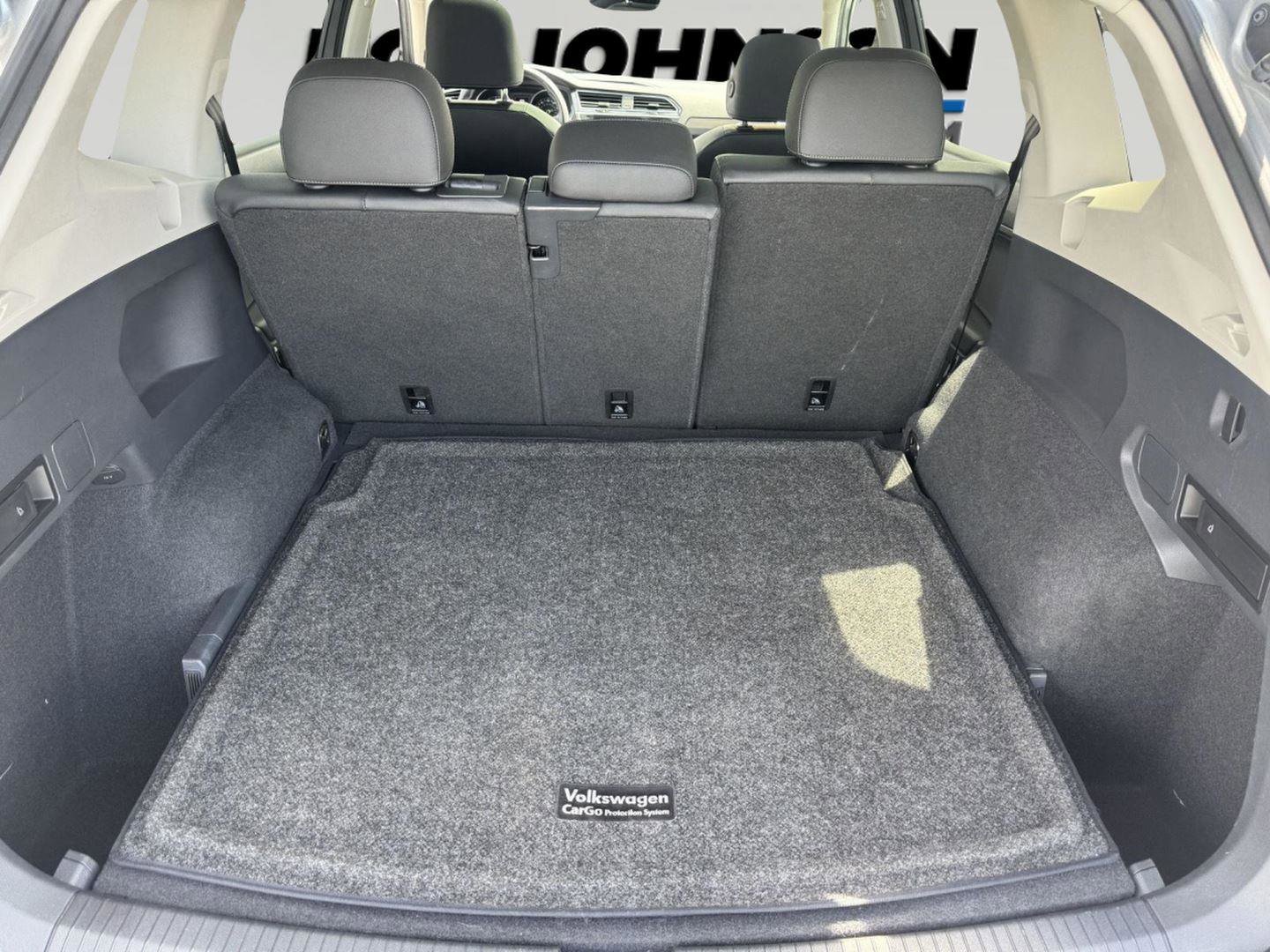 Used 2020 Volkswagen Tiguan SE w/ Panoramic Sunroof Package AWD/4WD image 12