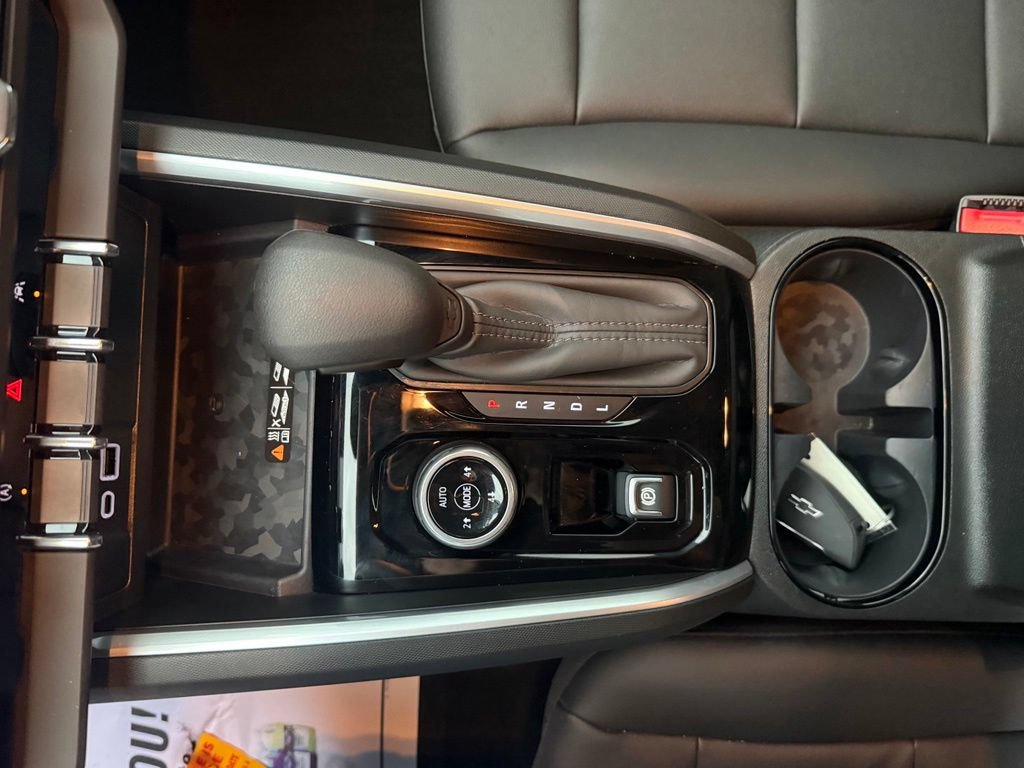 Used 2026 Chevrolet Colorado Trail Boss AWD/4WD image 31
