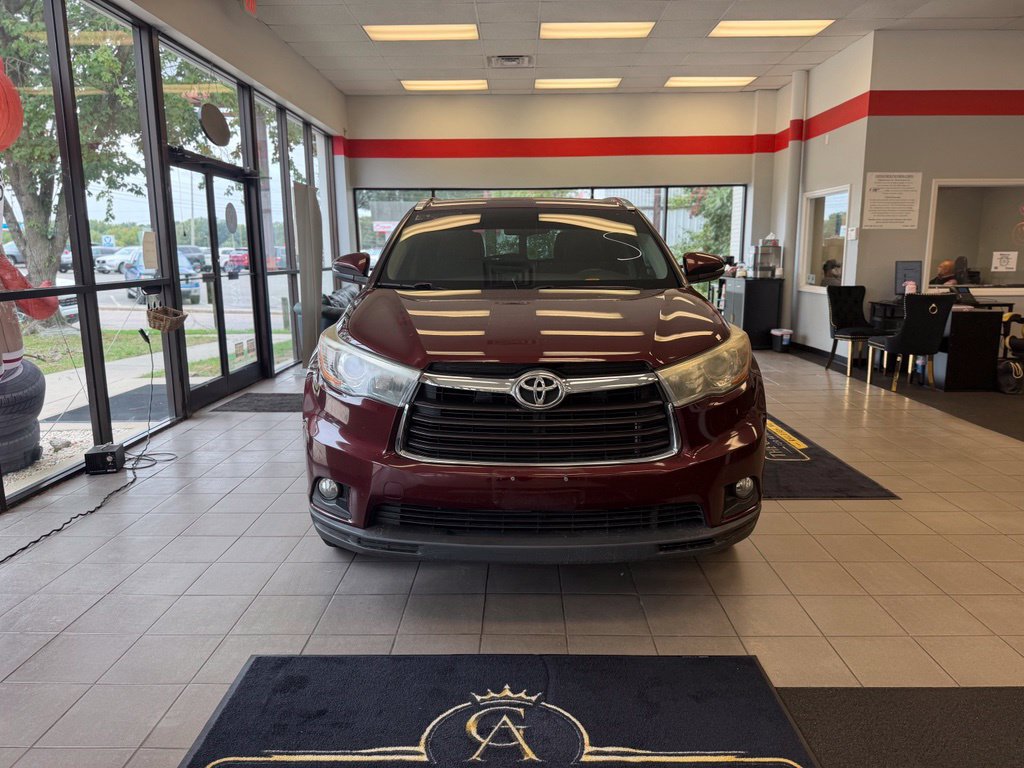 Used 2016 Toyota Highlander XLE AWD/4WD image 2