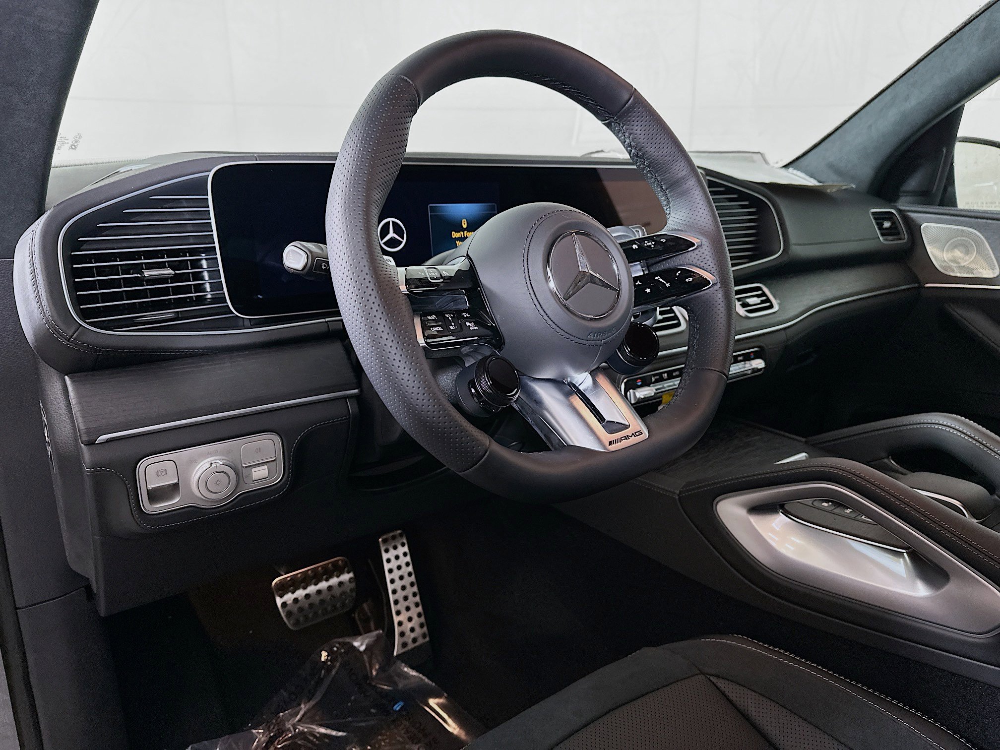 New 2026 Mercedes-Benz GLS 63 AMG 4MATIC image 9