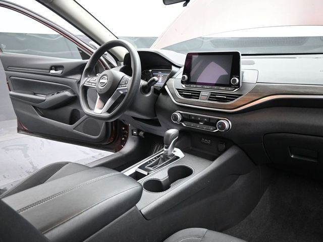Used 2025 Nissan Altima 2.5 SV image 31