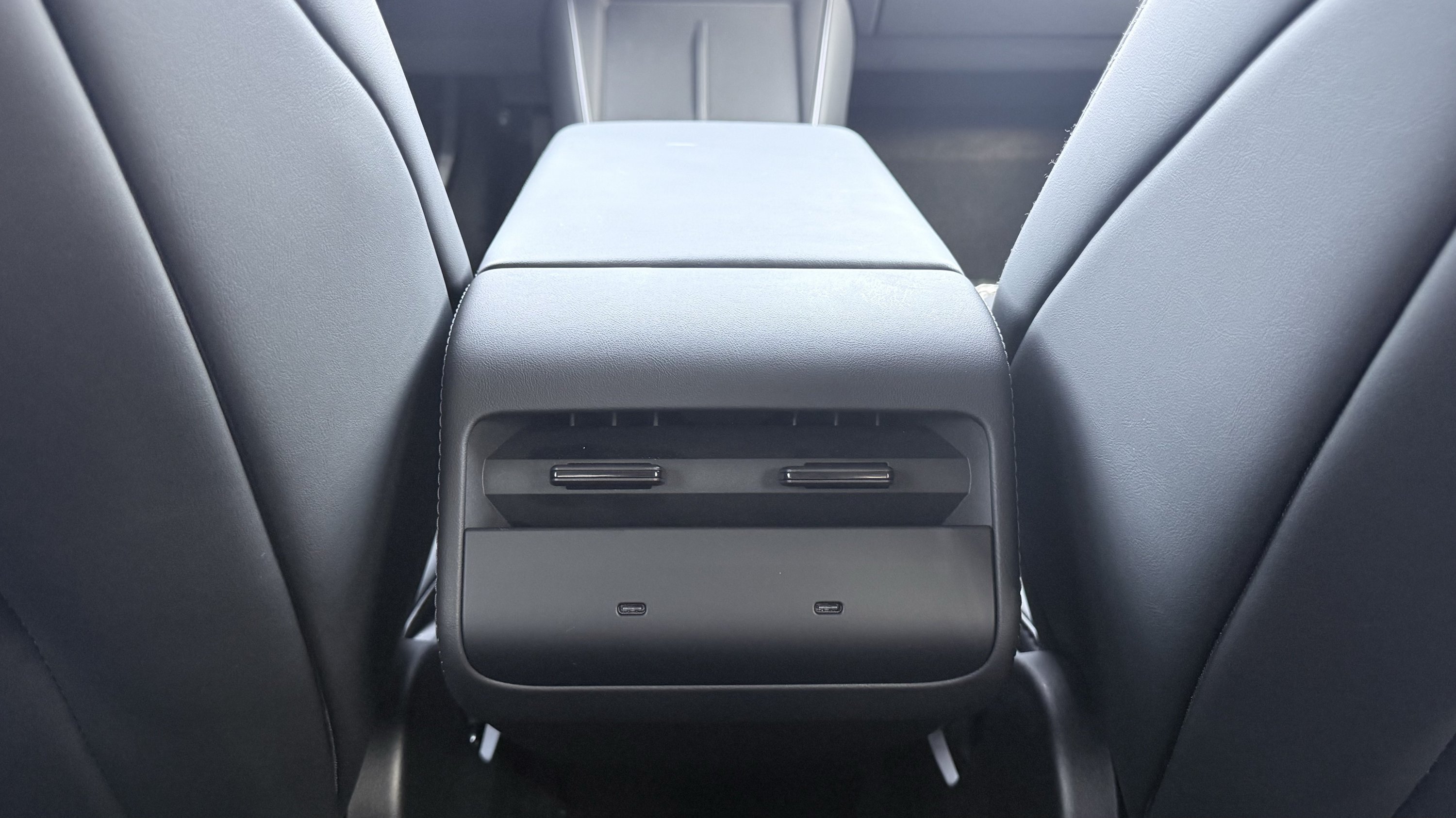 Used 2026 Tesla Model Y 2WD image 39
