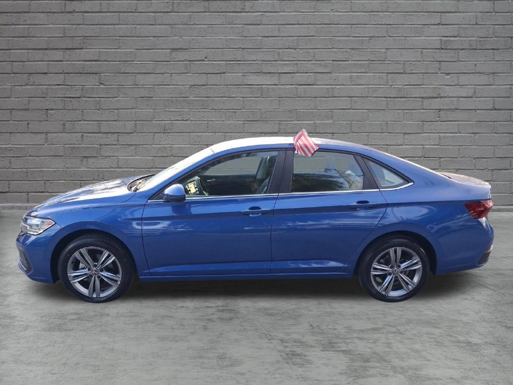 Used 2024 Volkswagen Jetta SE w/ Panoramic Sunroof Package FWD image 4