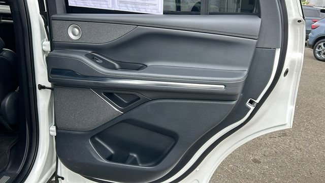 Used 2025 Lincoln Navigator Reserve w/ Jet Appearance Package image 12