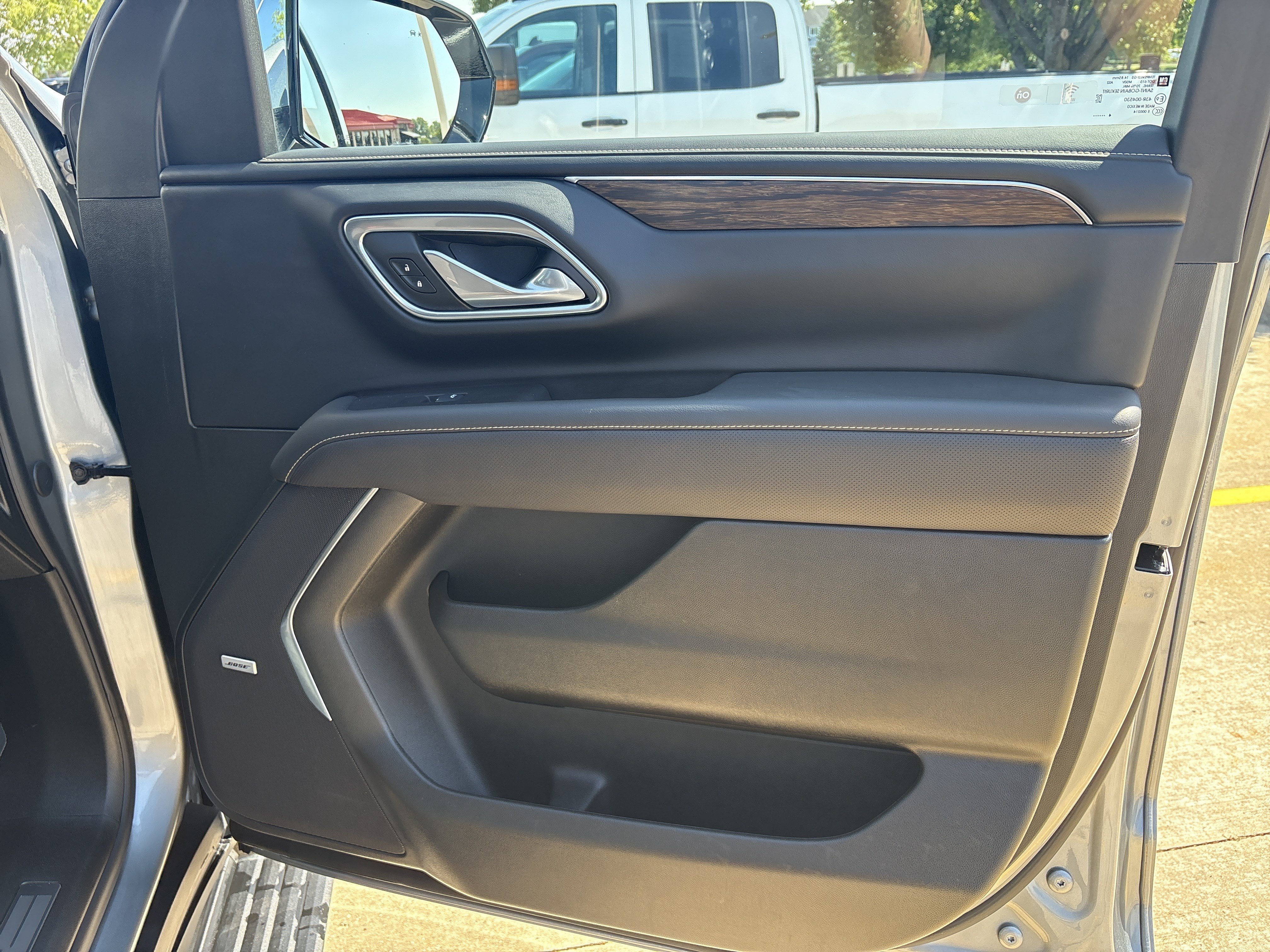Used 2024 Chevrolet Tahoe Premier w/ Advanced Technology Package AWD/4WD image 19