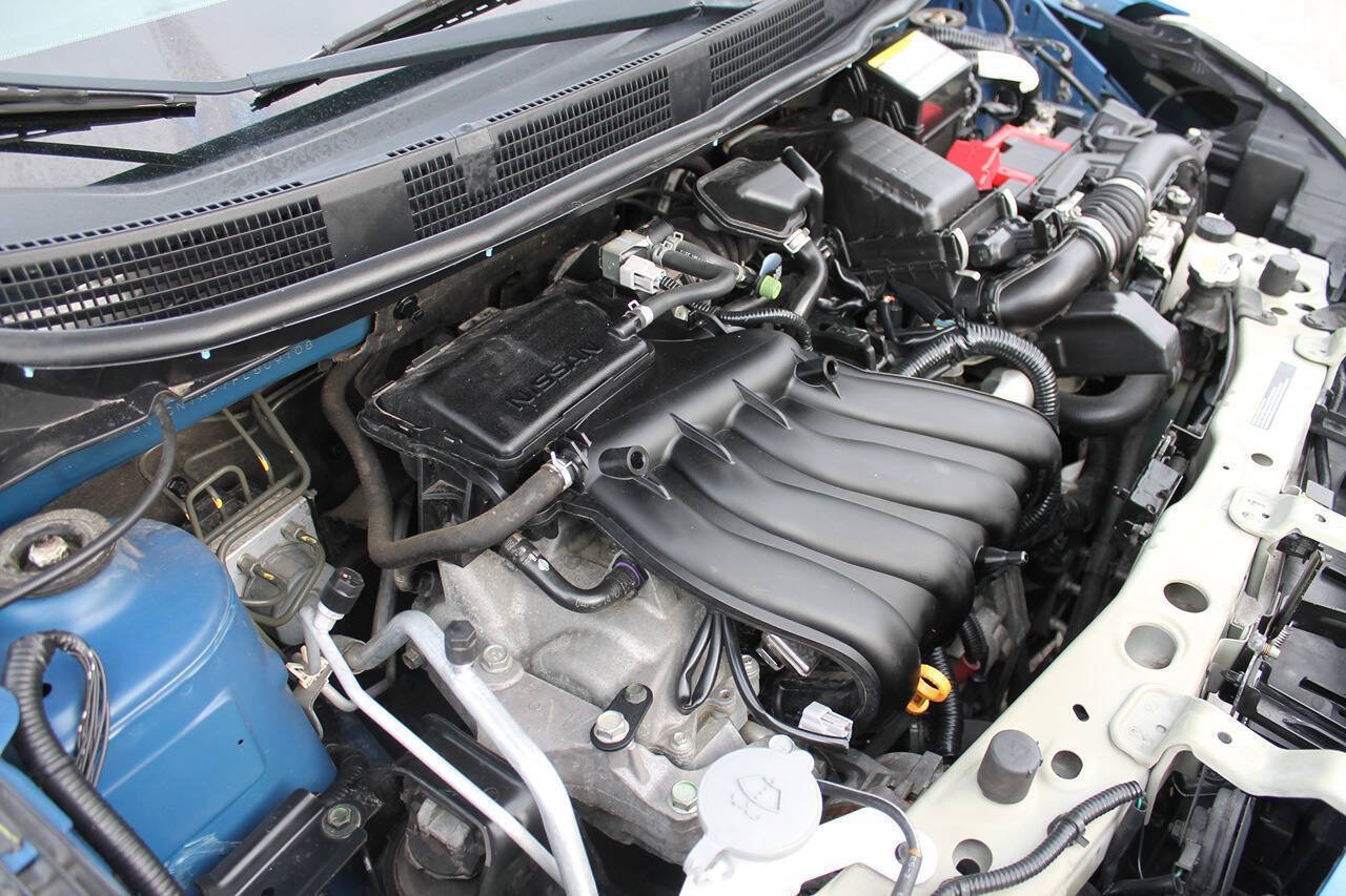 Used 2015 Nissan Versa SV FWD image 16