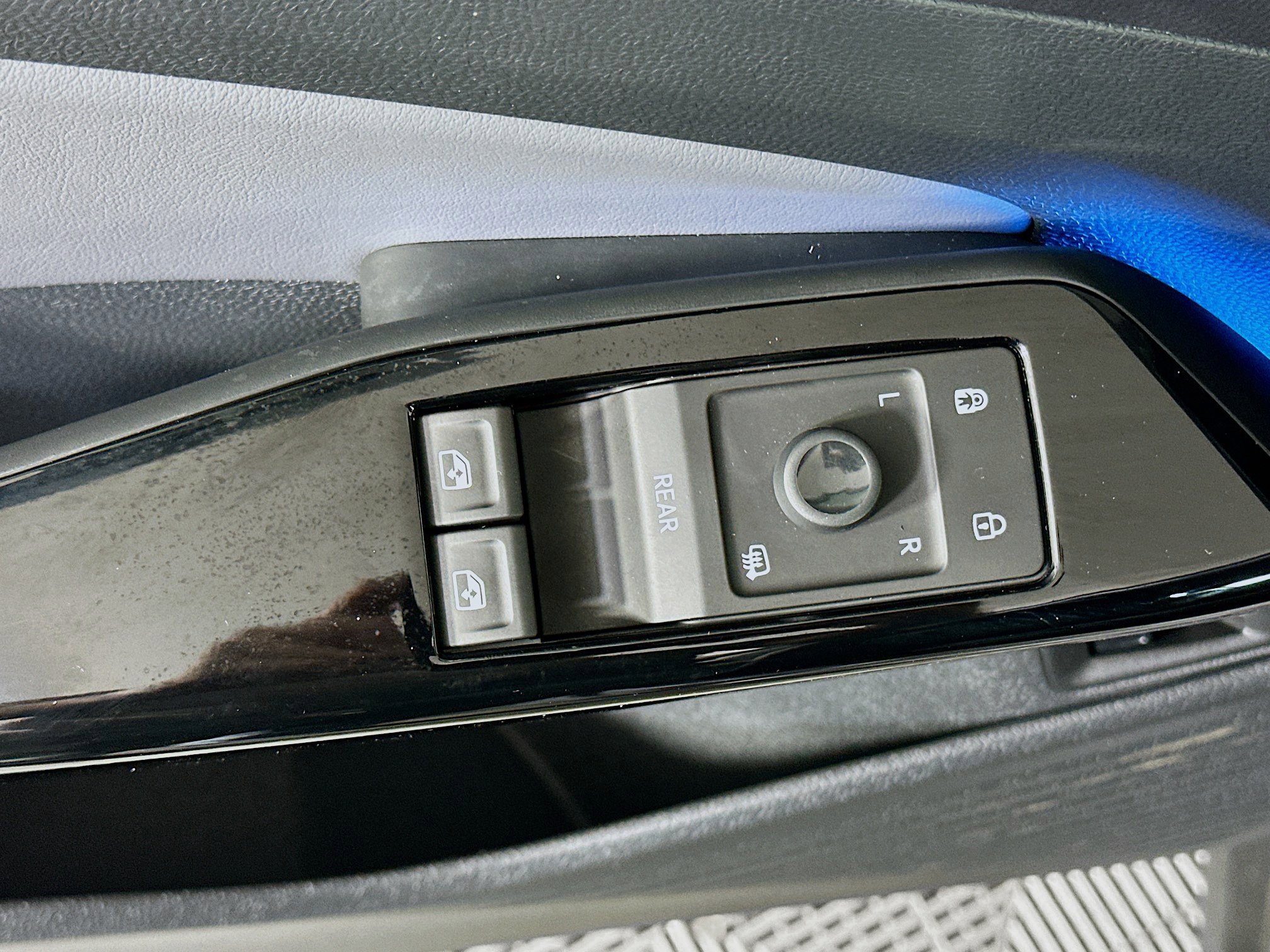Used 2023 Volkswagen ID.4 S RWD image 15