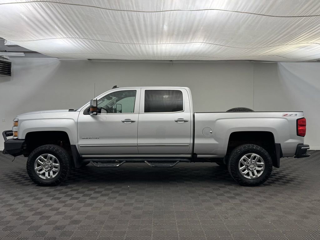 Used 2017 Chevrolet Silverado 3500 LTZ image 2
