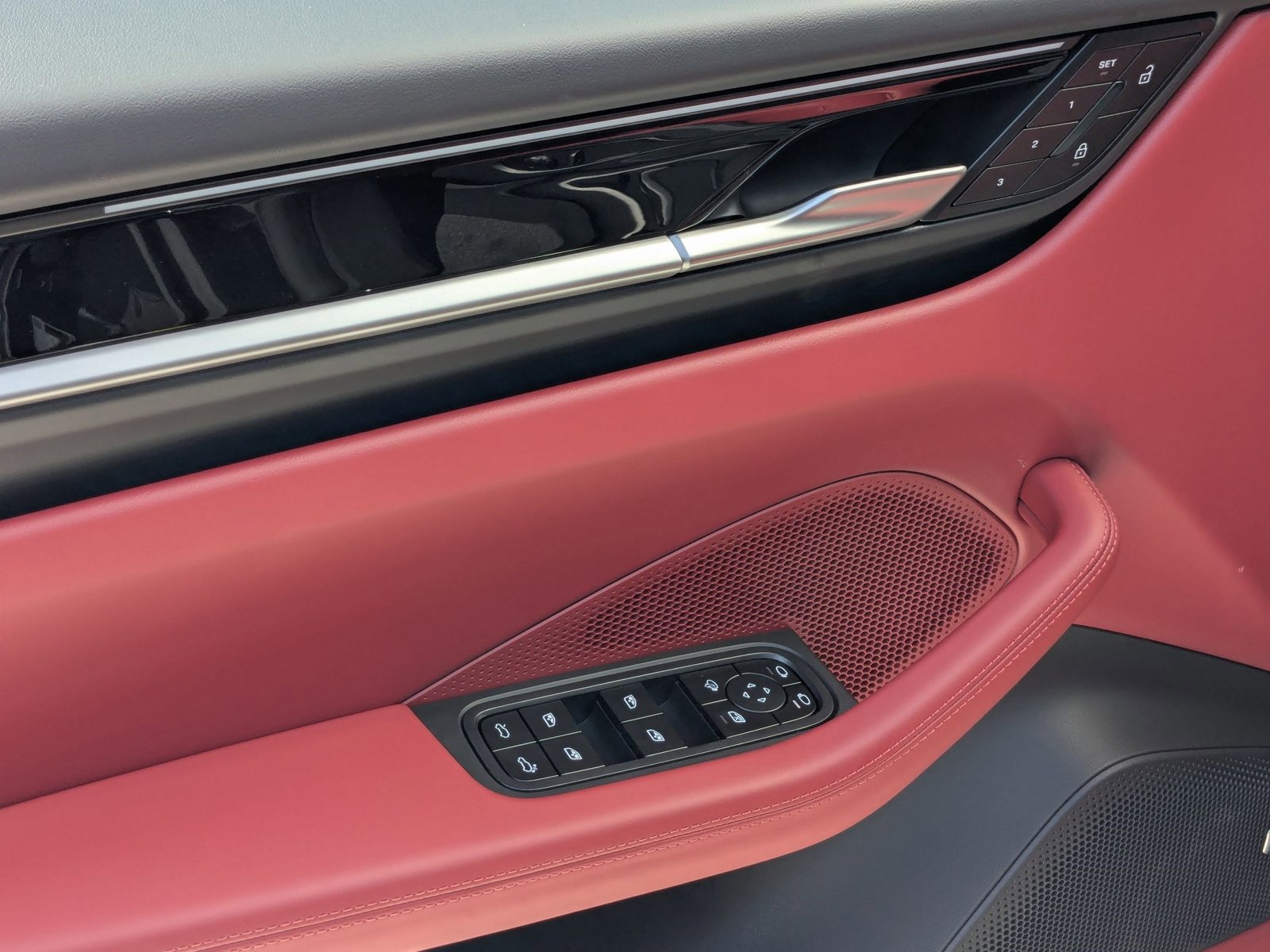New 2025 Porsche Macan Electric image 15
