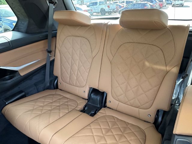 New 2027 BMW X7 xDrive40i w/ M Sport Package AWD/4WD image 8