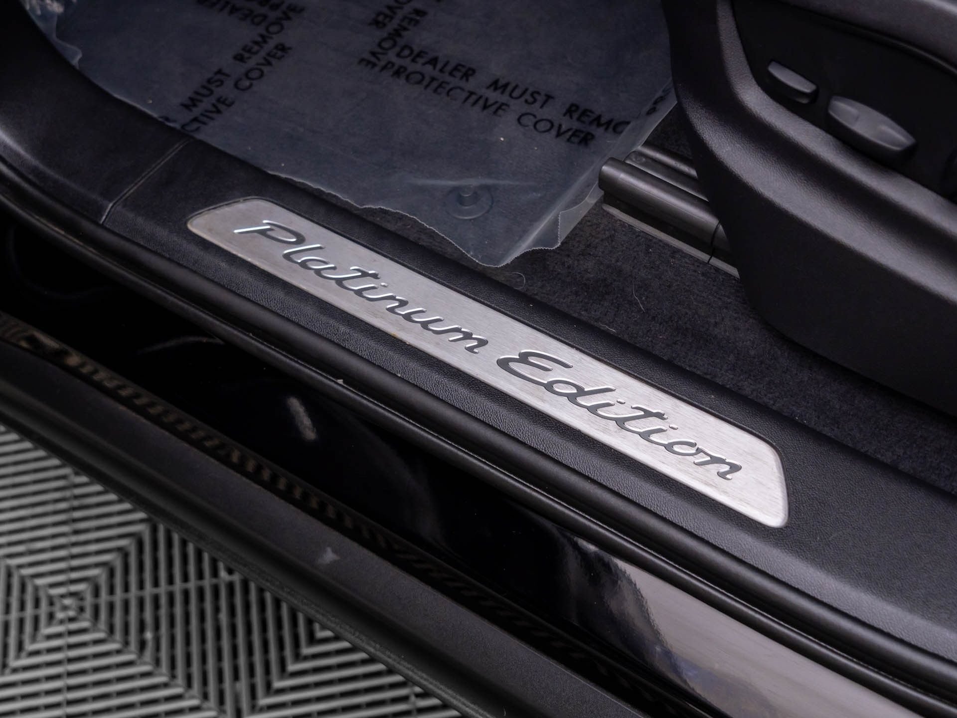 Certified 2023 Porsche Cayenne Platinum Edition AWD/4WD image 17