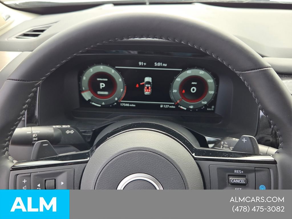 Used 2025 Nissan Pathfinder Platinum FWD image 22