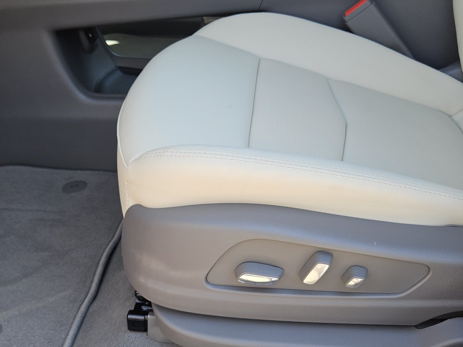 New 2026 Cadillac XT5 Premium Luxury w/ Driver Assist Package FWD image 17