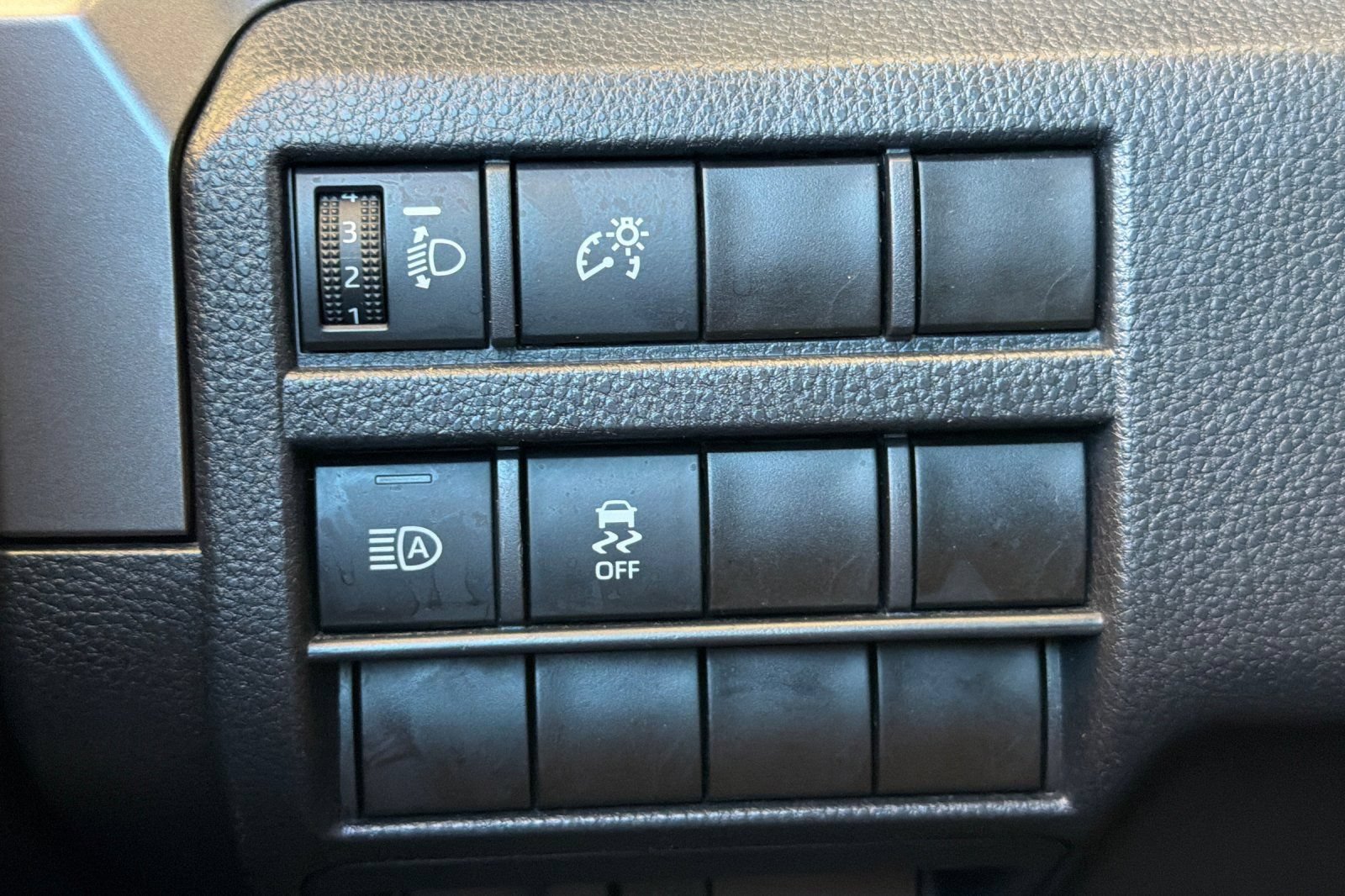 Certified 2024 Toyota Tacoma SR5 AWD/4WD image 32