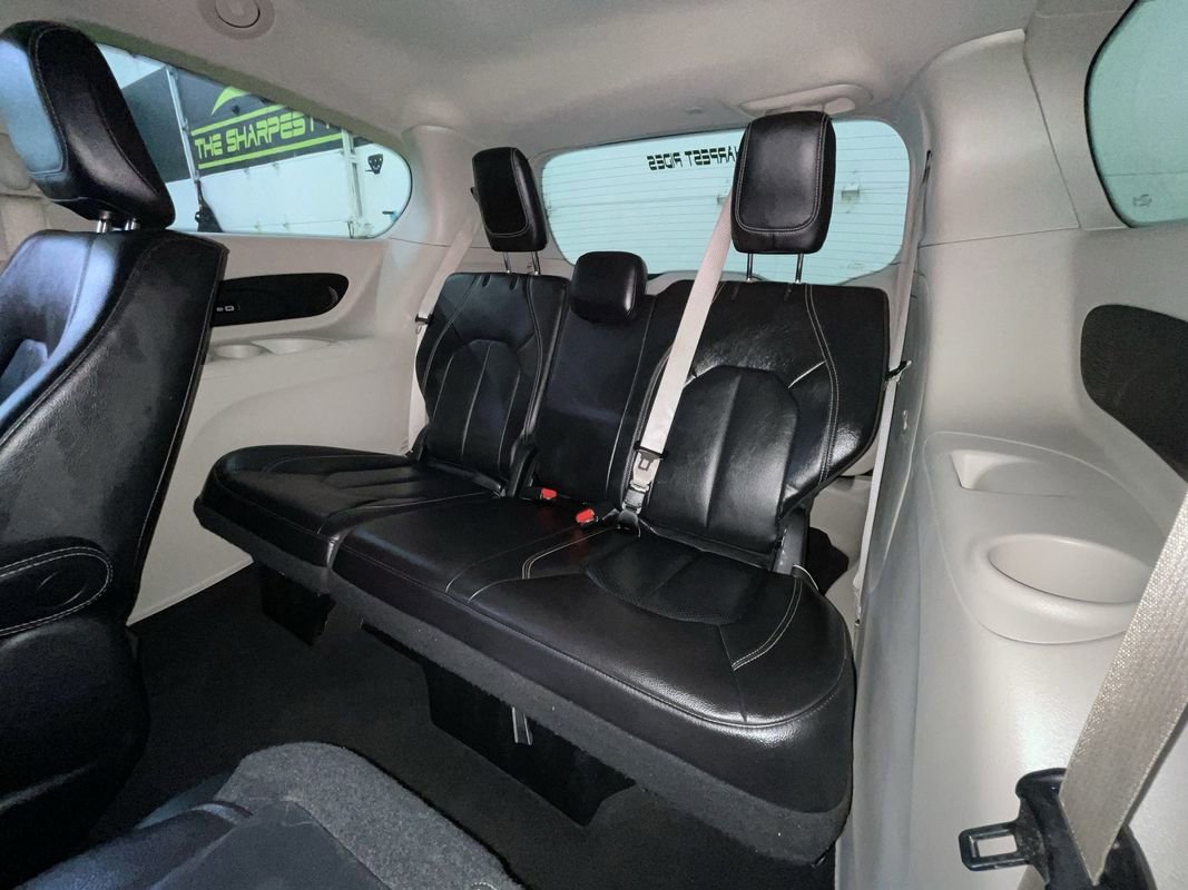 Used 2022 Chrysler Pacifica Touring-L w/ Uconnect Theater Family Group image 30