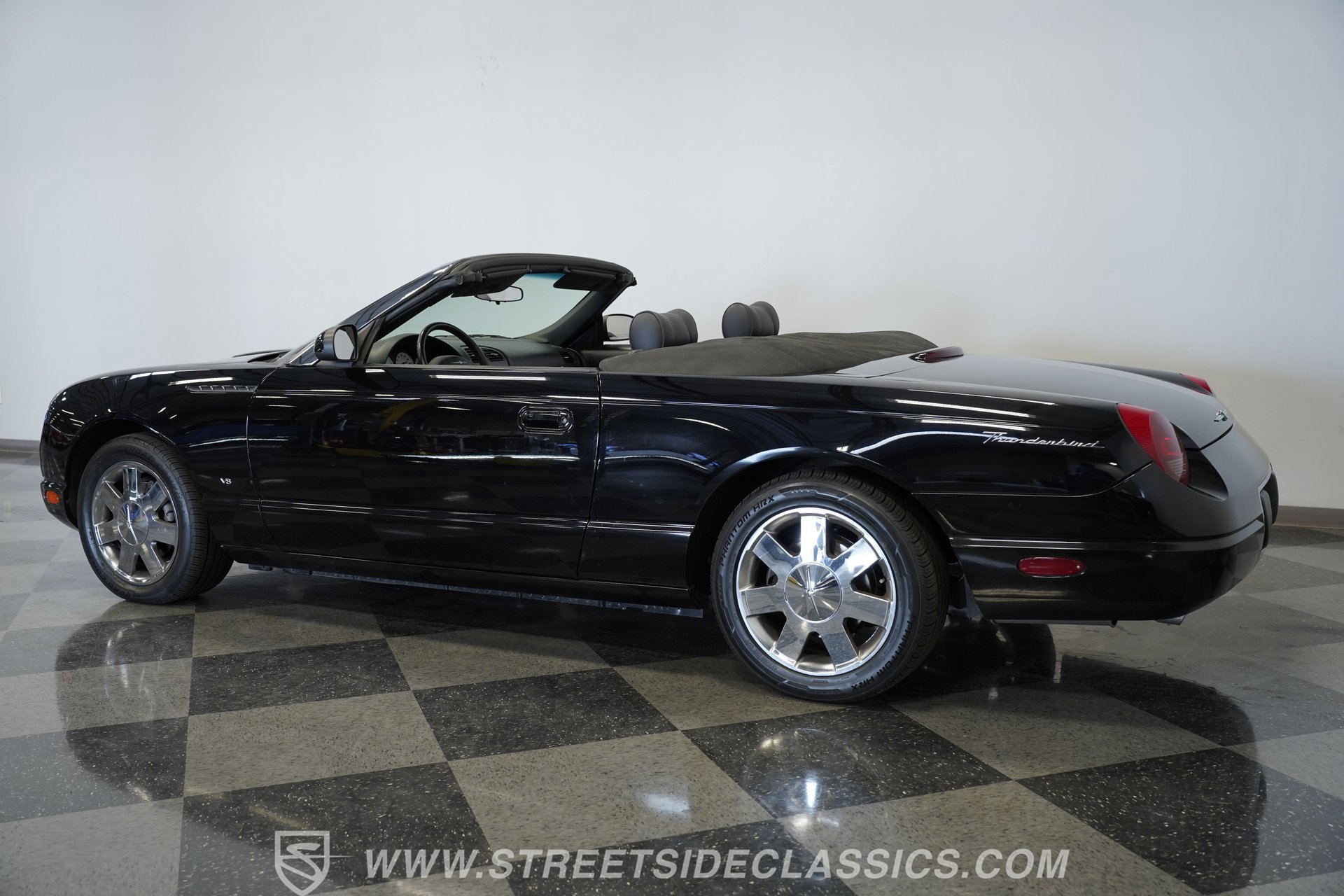 Used 2003 Ford Thunderbird RWD image 8