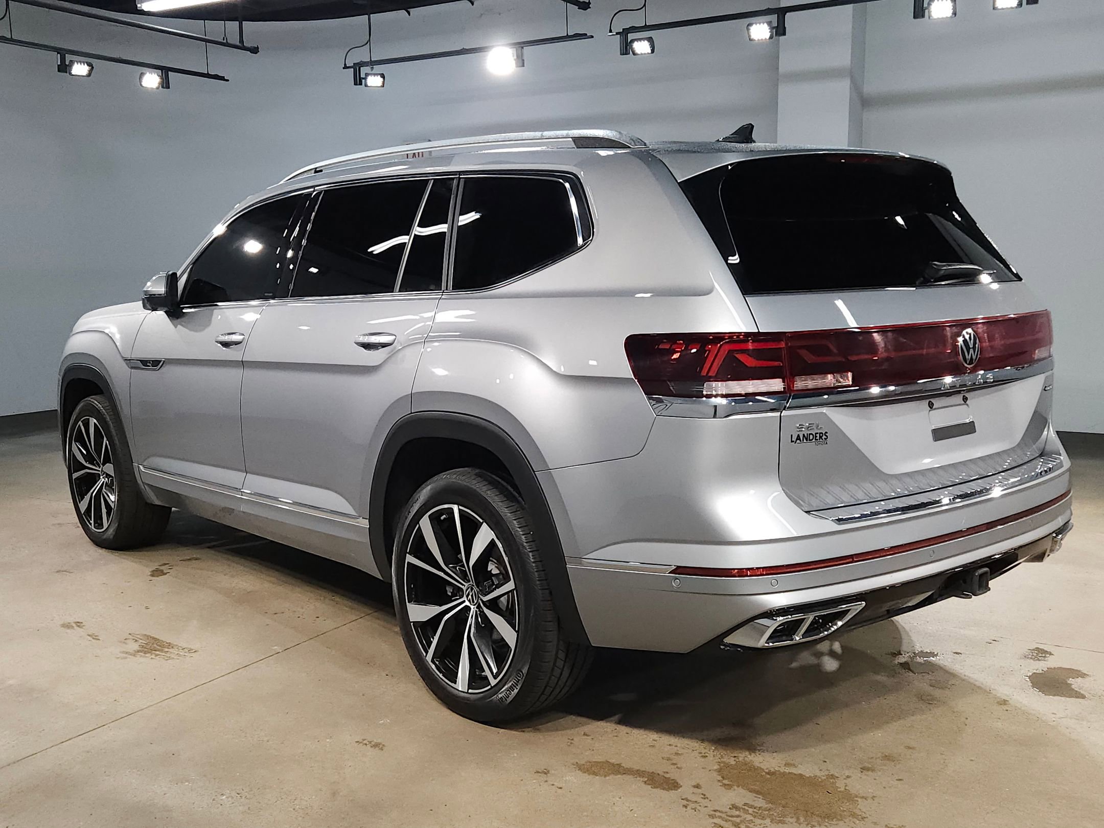 Used 2024 Volkswagen Atlas SEL Premium R-Line AWD/4WD image 5