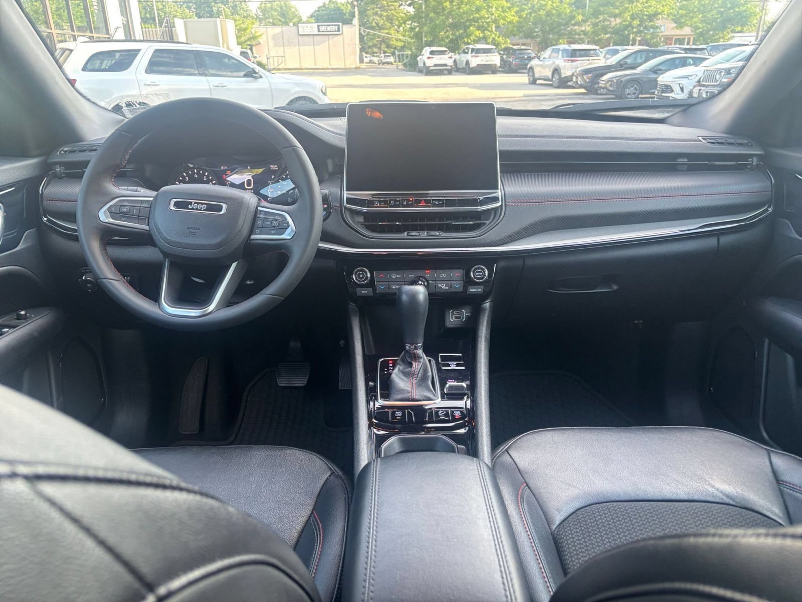 Used 2025 Jeep Compass Trailhawk AWD/4WD image 32