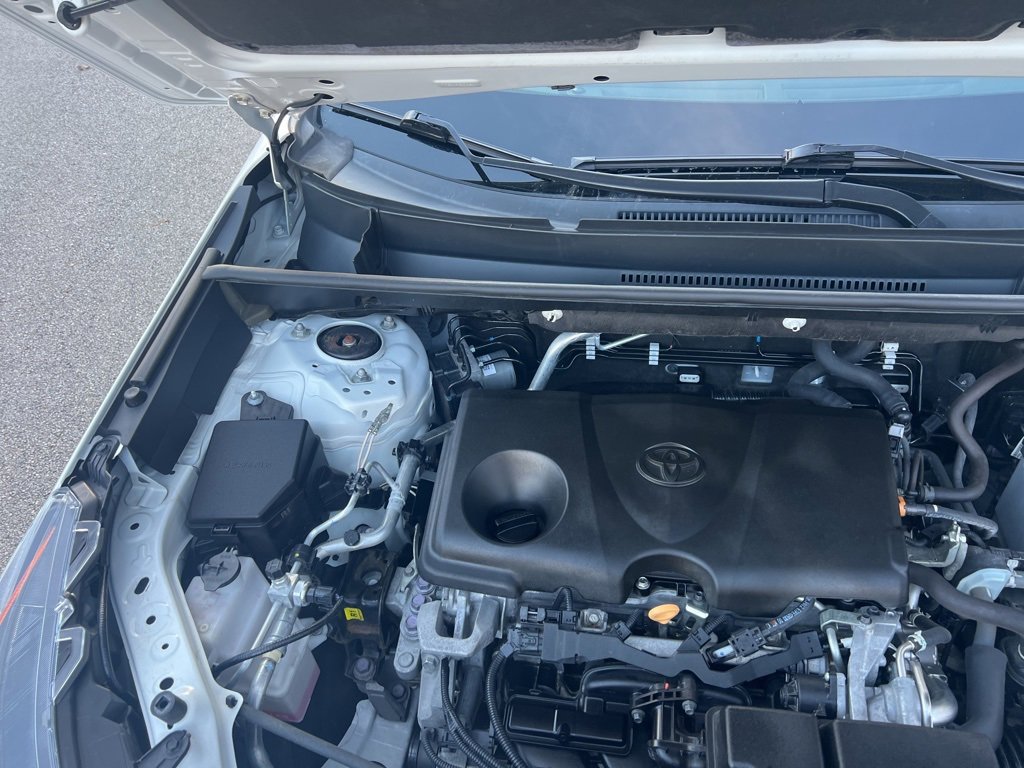 Used 2021 Toyota RAV4 XLE AWD/4WD image 38